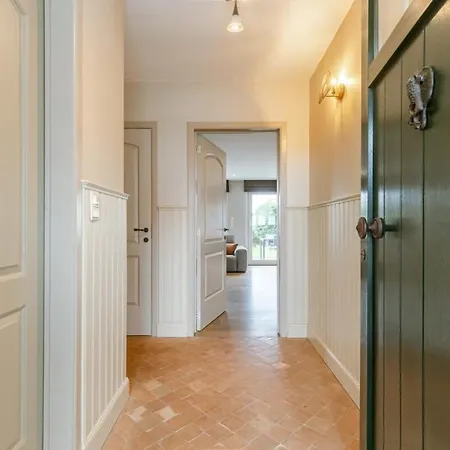 Beautiful And Authentic House With Garden And Garage *