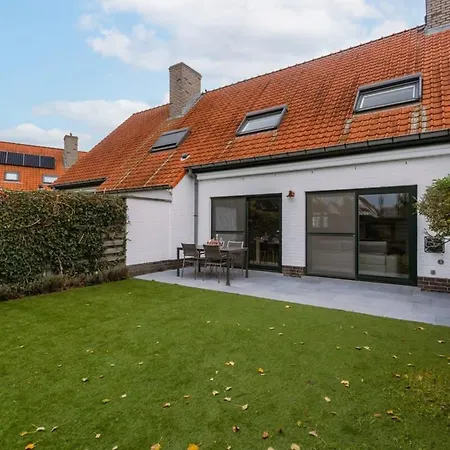 Ferienhaus Beautiful And Authentic House With Garden And Garage Knokke-Heist