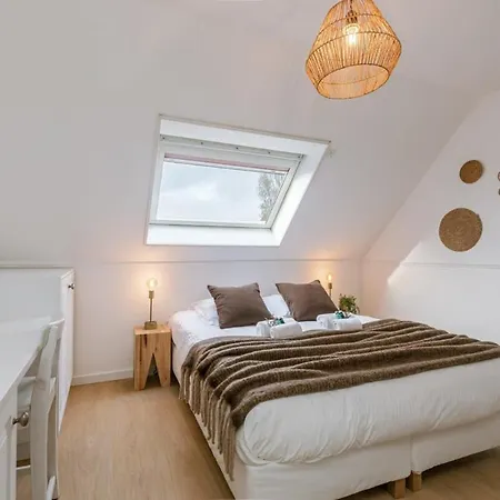 Beautiful And Authentic House With Garden And Garage Ferienhaus